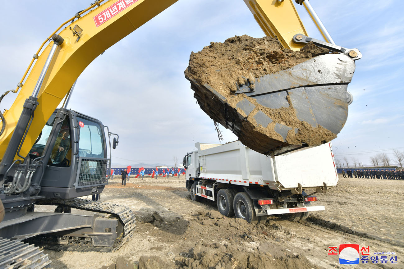 Feiern zum Baubeginn der örtlichen Industriebetriebe in den Kreisen Pukchang, Yomju, Paechon, Janggang, Cholwon und Kilju