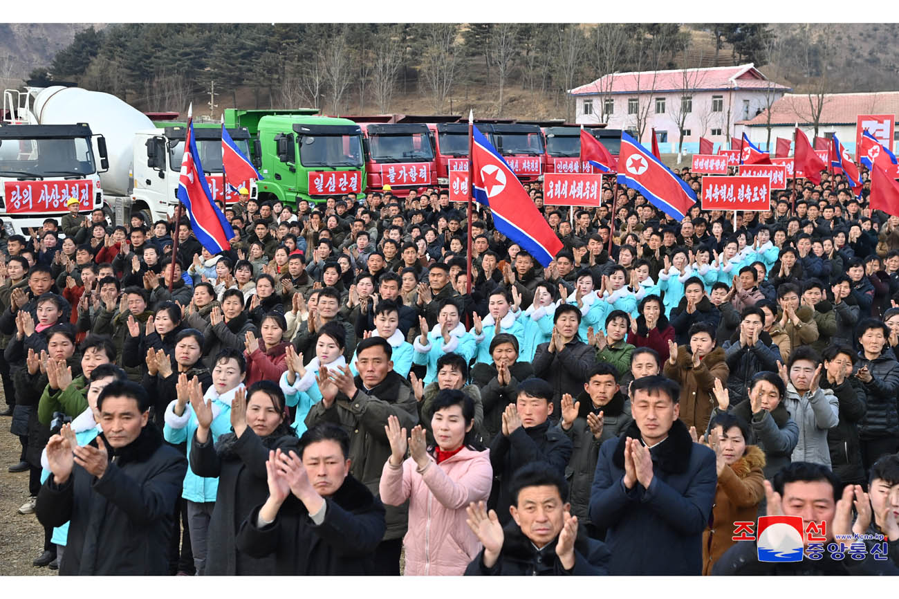 Feiern zum Baubeginn der örtlichen Industriebetriebe in den Kreisen Pukchang, Yomju, Paechon, Janggang, Cholwon und Kilju