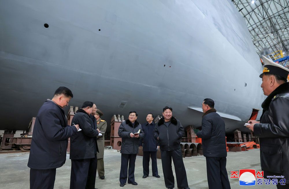 경애하는 김정은동지께서 중요조선소들의 함선건조사업을 현지에서 료해하시고 선박공업의 획기적발전을 위한 전략적방침을 제시하시였다