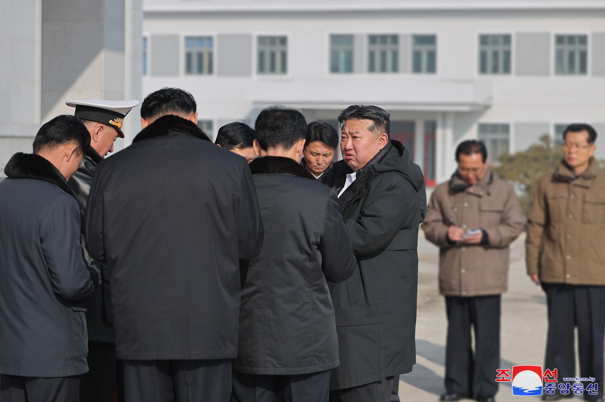 경애하는 김정은동지께서 중요조선소들의 함선건조사업을 현지에서 료해하시고 선박공업의 획기적발전을 위한 전략적방침을 제시하시였다